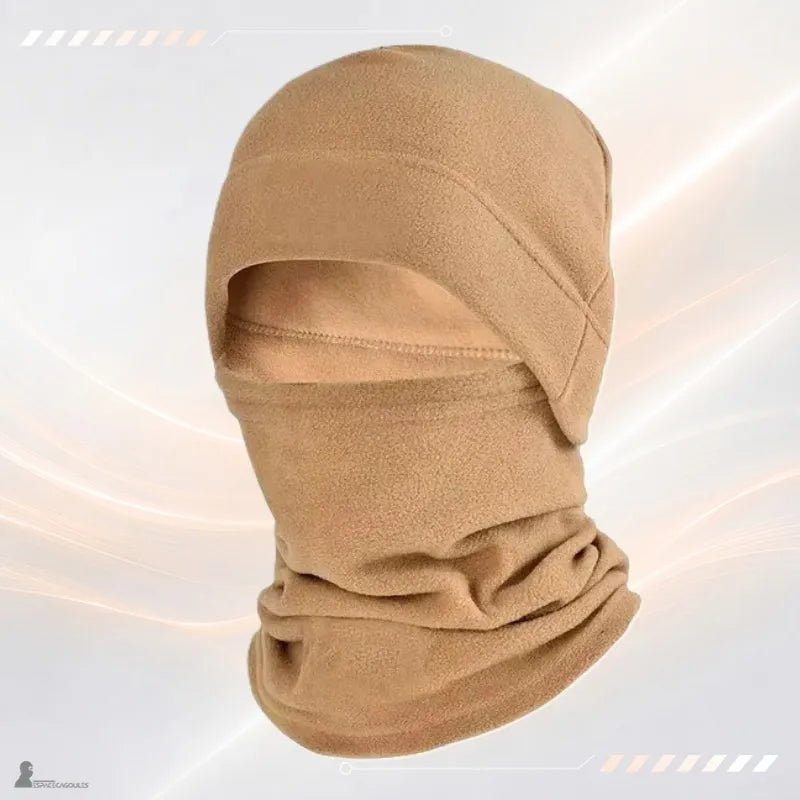 Bonnet cagoule homme Polacor coloris camel porté, capuche polaire et tour de cou remonté sur le bas du visage - Espace Cagoules