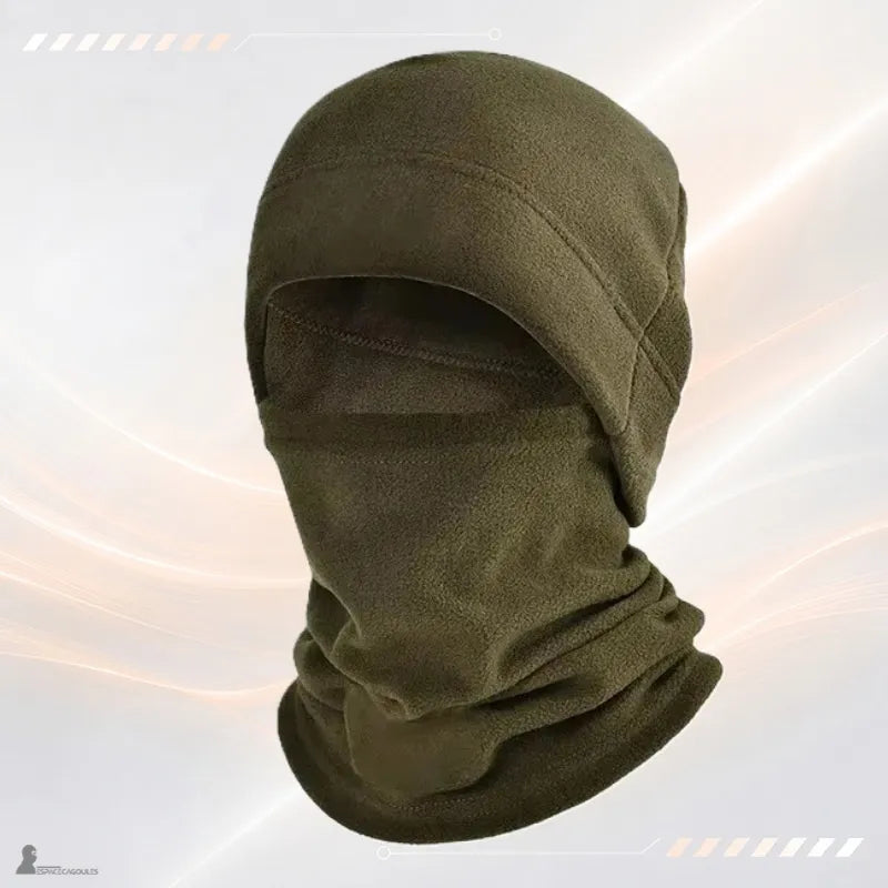 Bonnet cagoule homme Polacor coloris vert kaki porté, ensemble polaire style outdoor pour le froid - Espace Cagoules