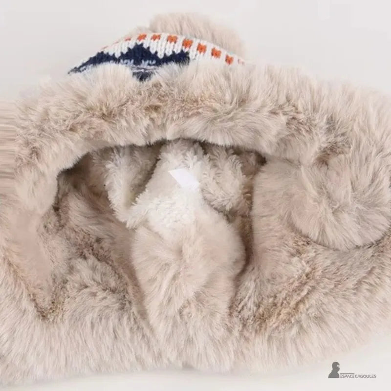 Innere Hapka-Mütze aus dickem, flauschigem beigem Kunstfell für Wärme und Komfort