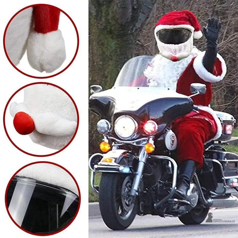 Bonnet père Noël casque moto porté par motard en habit rouge avec détails de la fourrure et pompon décoratif