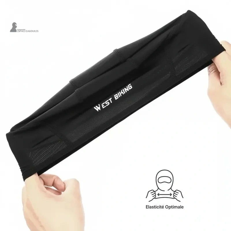 Bonnet sous Casque moto été noir extensible démontré par deux mains étirant le tissu avec indication élasticité optimale