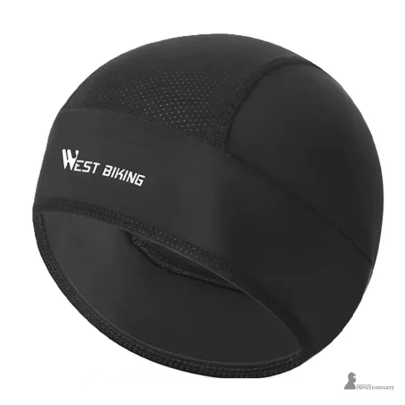 Semplice berretto nero per casco da motocicletta estivo con finitura aderente e logo