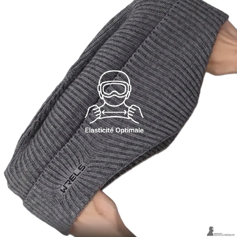 Balise alt
Bonnet sous casque ski en maille tricotée extensible étirée à la main, forme souple avec bonne élasticité, vue de détail matière sur fond blanc - Espace Cagoules