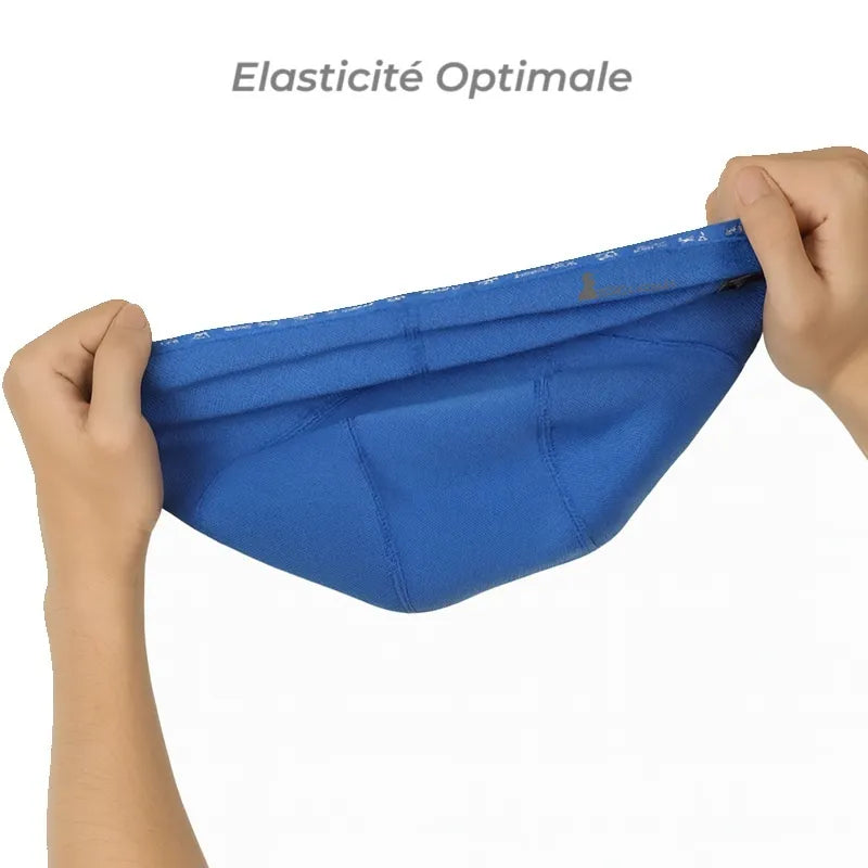 Bonnet sous casque velo bleu extensible tenu par deux mains montrant son élasticité