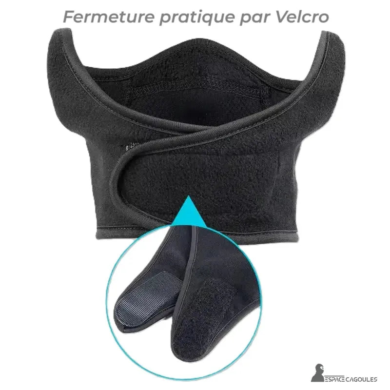 Cache cou cagoule femme noire détail fermeture pratique par Velcro avec renfort au niveau du cou