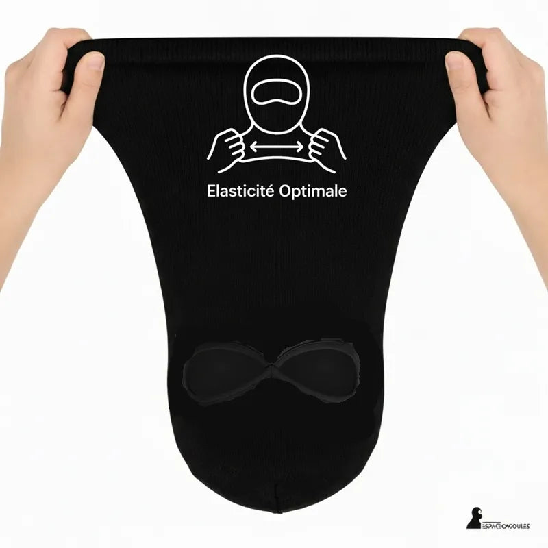 Svart sträckt balaclava med två hål mellan två händer som illustrerar optimal elasticitet med centralt piktogram på ljus bakgrund - Utrymme för balaclavas