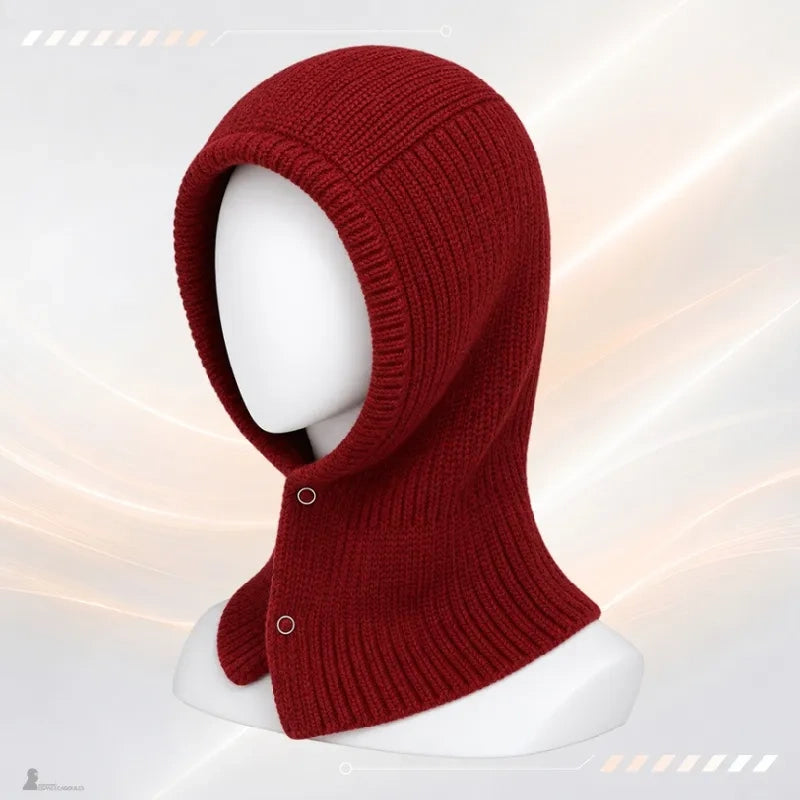 Cagoule année 90 Romy bordeaux en tricot côtelé sur mannequin, col montant boutonné par pressions métalliques - Espace Cagoules