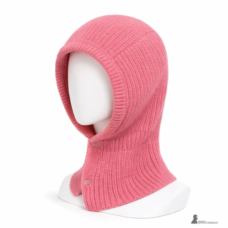 Passamontagna anni '90 rosa chiaro in maglia su manichino vista di profilo con texture a coste e ispirazione vintage - Spazio Cagoule