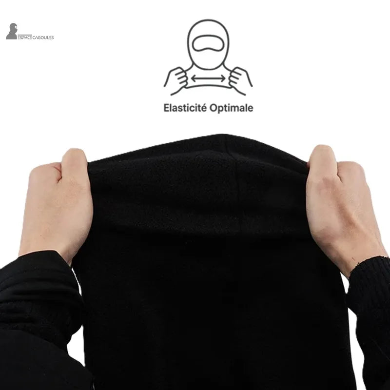 cagoule anti buée – Présentation de l’élasticité optimale de la cagoule noire montrée étirée entre deux mains – Espace Cagoules