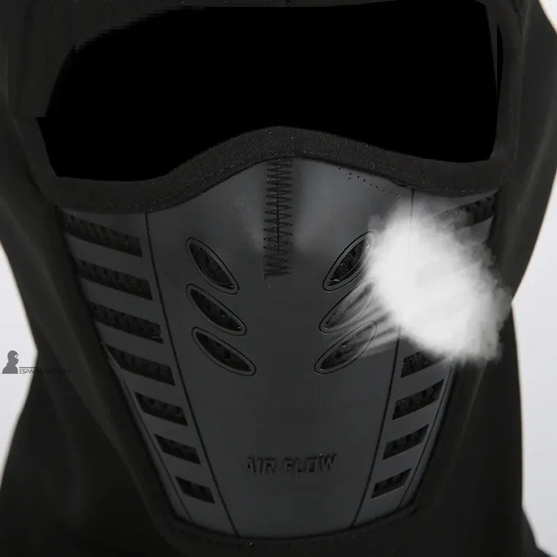 cagoule anti buée – Démonstration de la respirabilité du masque ventilé avec un souffle expulsé à travers les aérations – Espace Cagoules