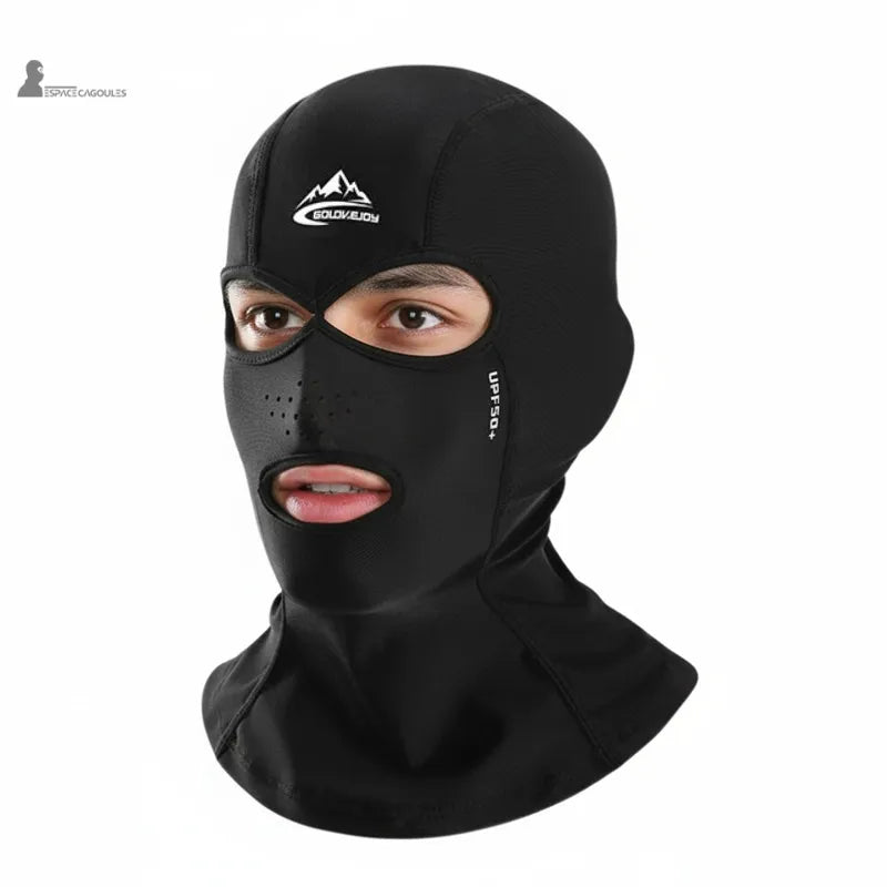 Passamontagna nero UPF 50+ anti-UV indossato da un uomo, tessuto traspirante con forature per maggiore comfort – Espace Cagoules