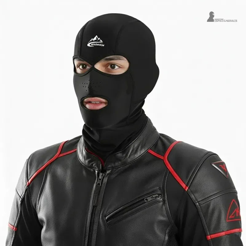 Svart UPF 50+ anti UV-balaclava som bärs under en motorcykeljacka, skydd mot vind och sol – Espace Cagoules