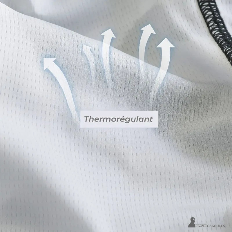 Cagoule balaclava moto tissu thermorégulant blanc avec flèches illustrant la respirabilité et la régulation de température