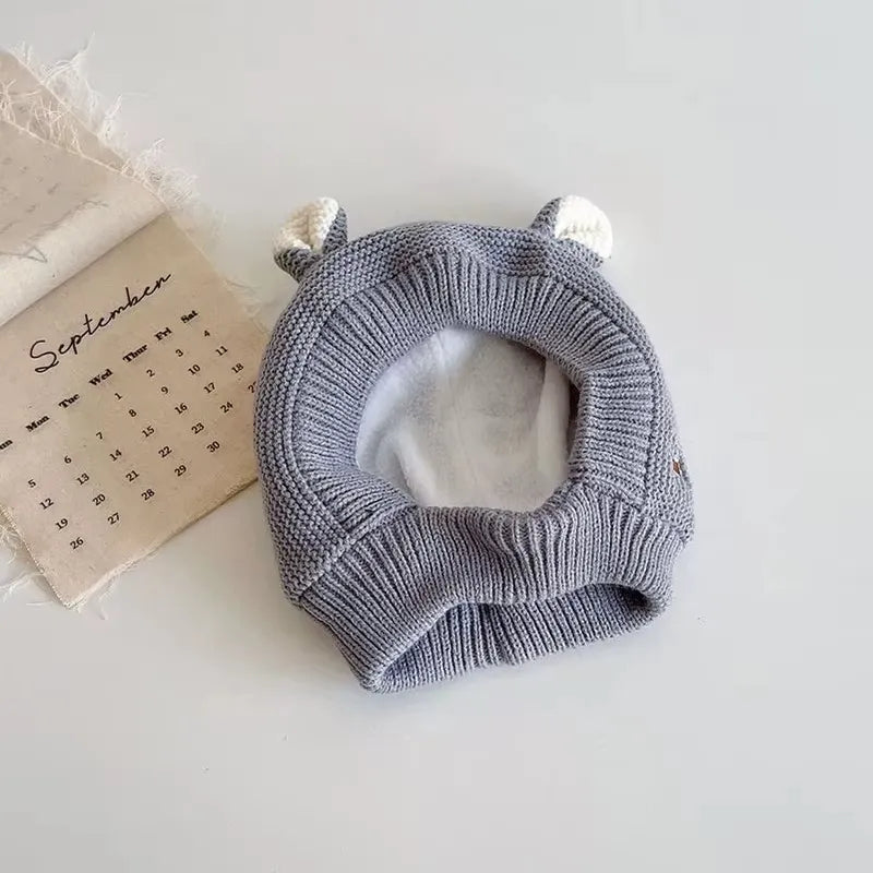 Cagoule bébé 6 à 36 mois en maille grise, cagoule chaude et souple avec large ouverture faciale, oreilles contrastées et doublure confortable