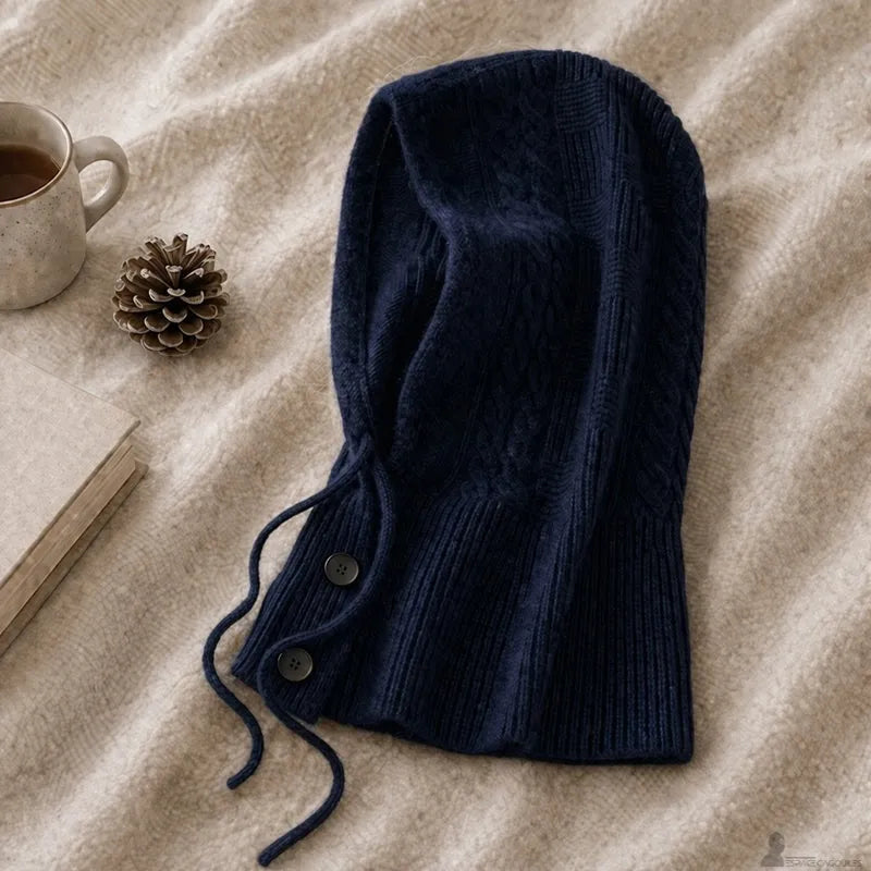 Cagoule en cachemire pour femme bleu marine présentée à plat avec tricot torsadé et boutons noirs - Espace Cagoules