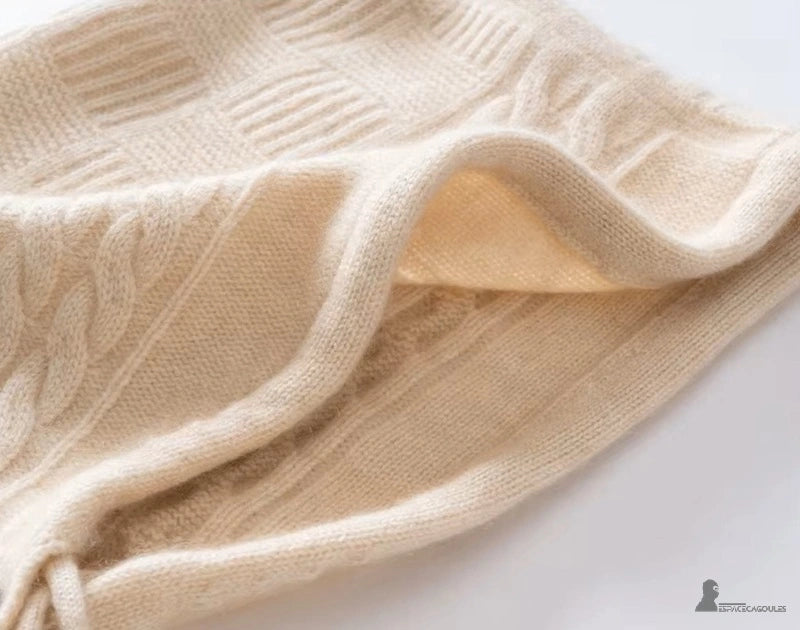 Détail du tricot torsadé sur cagoule en cachemire pour femme avec texture douce et finition soignée - Espace Cagoules