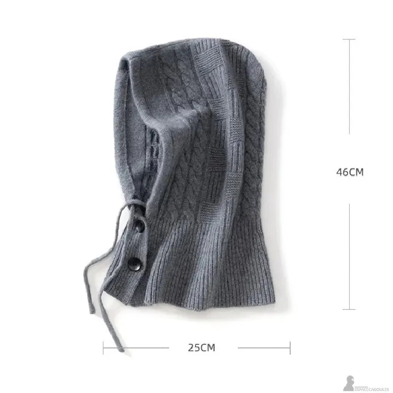 Dimensions cagoule en cachemire pour femme avec hauteur 46 cm et largeur 25 cm sur fond neutre - Espace Cagoules