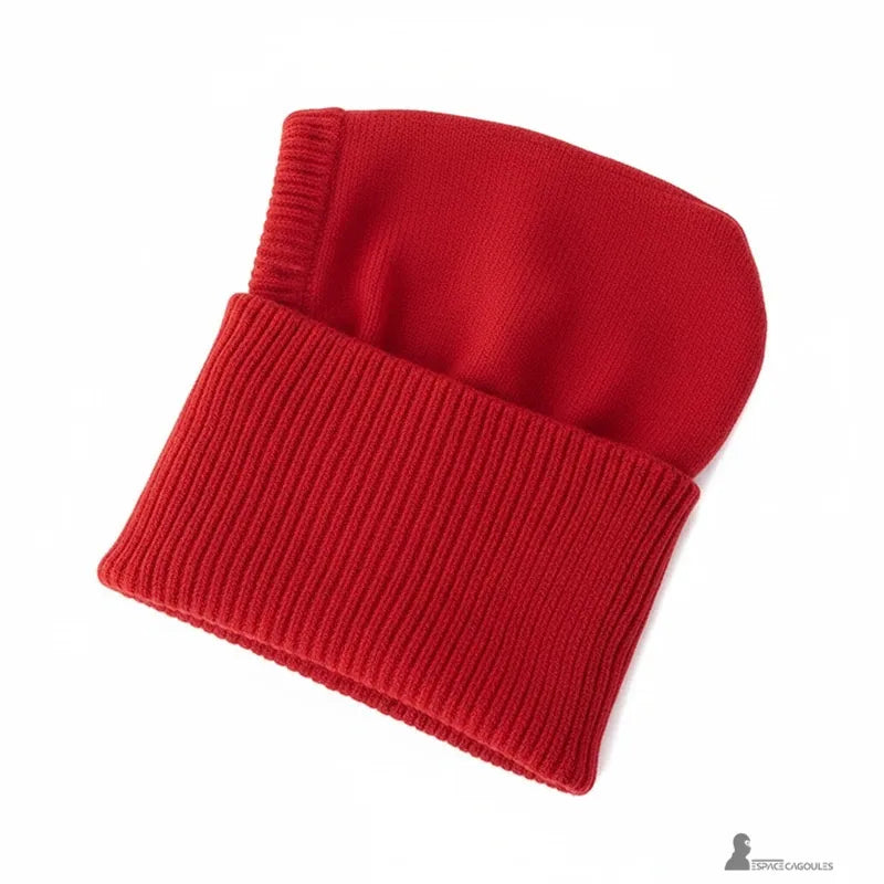 Passamontagna donna rossa rovesciata che mostra la morbida fodera interna e la finitura lavorata a maglia - Spazio Passamontagna