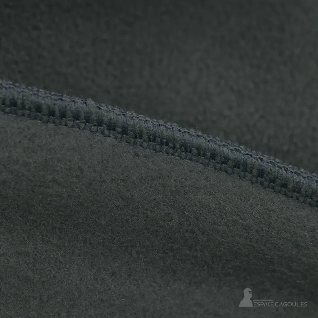 Grey hood hood with close-up on the fleece fabric finish flat seams, soft and insulating texture.