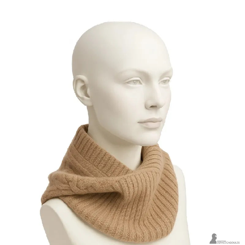 Balaclava Hood Ullmodell pÄ skyltdocka Balaclava nedvikt i mjuk kamelull