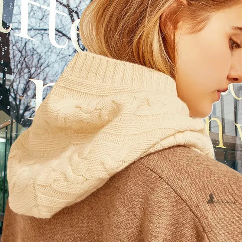 Balaclava huva Ull bakifrÄn kvinna som bÀr huva huva vit ull exteriör