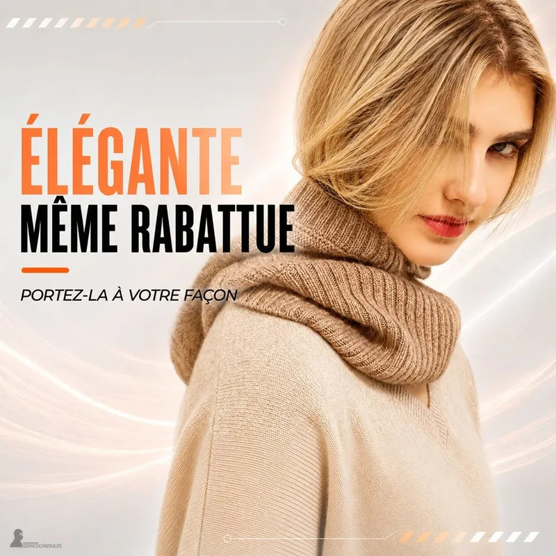 Blondynka w wełnianej kapture z camelowym kapturem złożonym w kołnierz wokół szyi dla eleganckiego wyglądu - Przestrzeń Kapturów