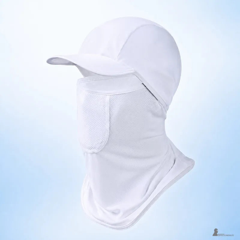 Cagoule casquette femme de couleur blanche présentée de profil sur un fond dégradé bleu - Espace Cagoules