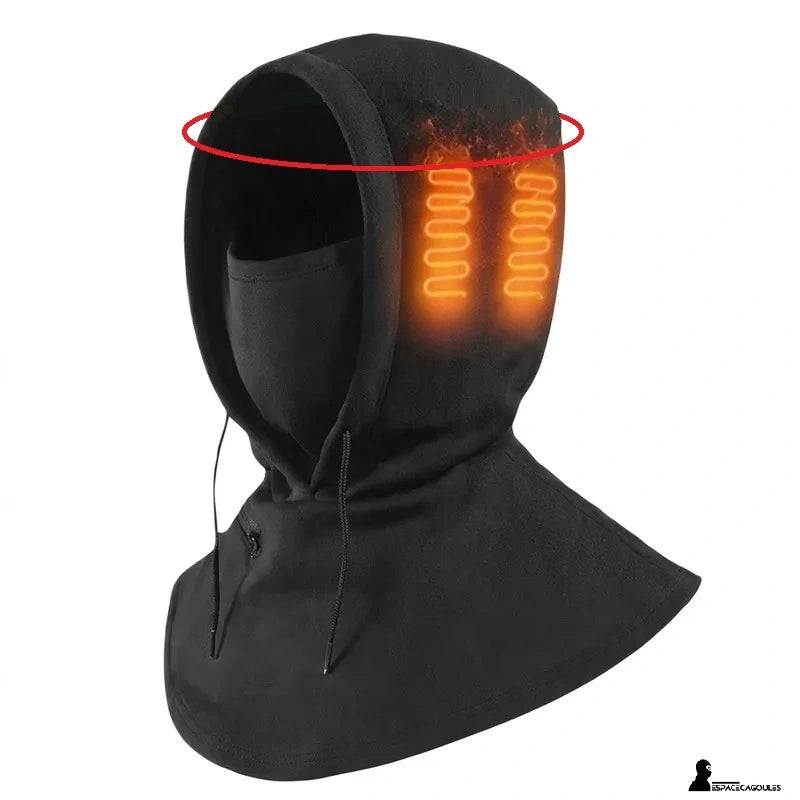 Cagoule chauffante noire vue de trois quarts sur fond neutre gris avec zones chauffantes orange intégrées sur les côtés de la capuche - Espace Cagoules