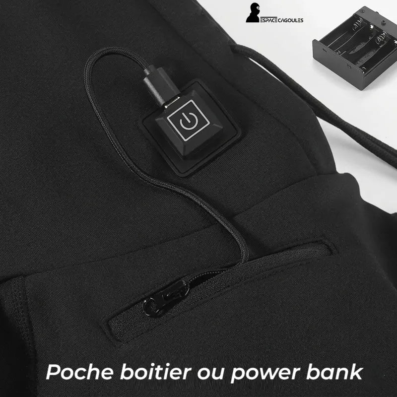 Cagoule chauffante détail de la poche intégrée avec interrupteur de contrôle relié à un câble et boîtier pour piles ou power bank - Espace Cagoules