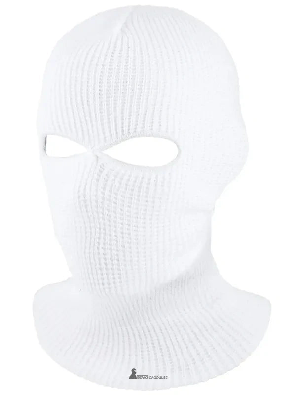 Eulen-Sturmhaube aus weißem Strick mit zwei Augenöffnungen, Blick auf neutralen Hintergrund