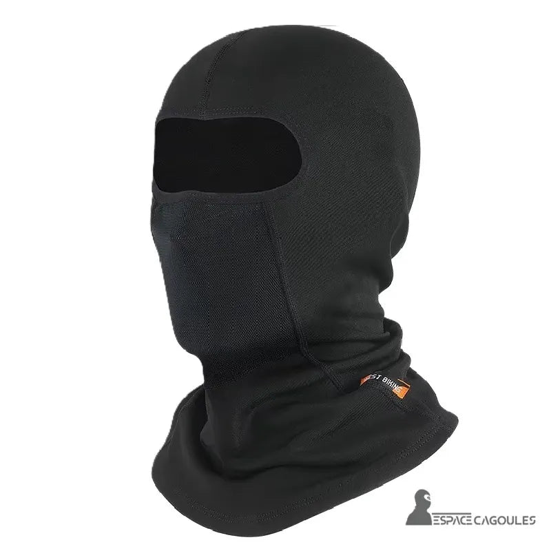 Vue trois quarts de la cagoule noire avec masque respirant intégré et protection du cou - Espace Cagoules