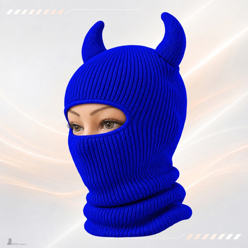 Cagoule diable bleue à deux cornes sur un mannequin, ouverture 1 trou et long tour de cou - Espace Cagoules