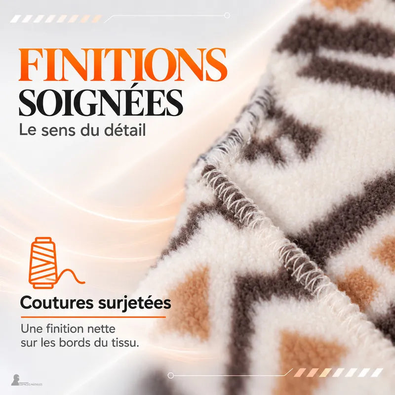 Gros plan sur les coutures surjetées en bordure de tissu de PolarHead - Espace Cagoules