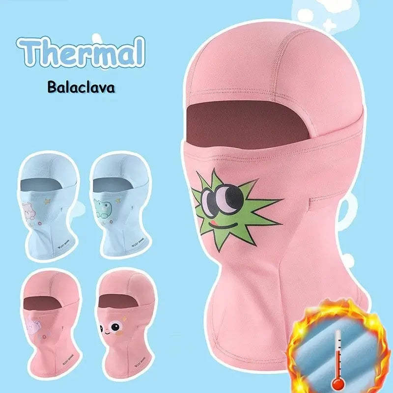 Presentation av den rosa 3-Äriga barnbalaklavan, med ett dinosauriemönster och en tÀckande design, lÀmplig för vinteraktiviteter, tillsammans med illustrationer av de olika fÀrgalternativen.