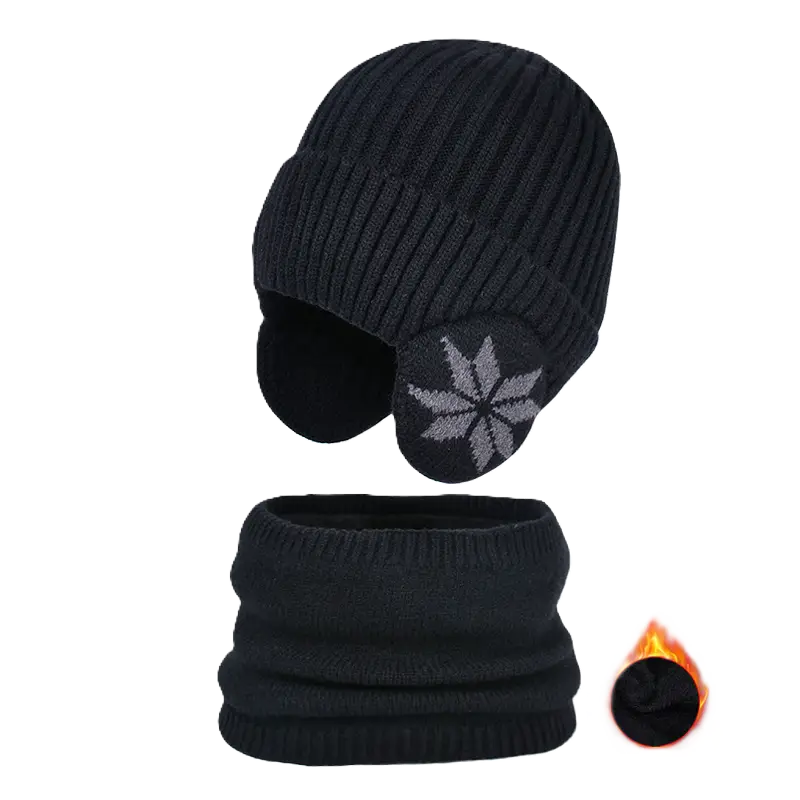 Cagoule enfant en tricot noir avec cache-oreilles dĂ©corĂ©s dâun motif flocon, assortie dâun cache-cou. Illustration dâune doublure chaude et isolante avec une flamme pour indiquer la rĂ©sistance au froid.