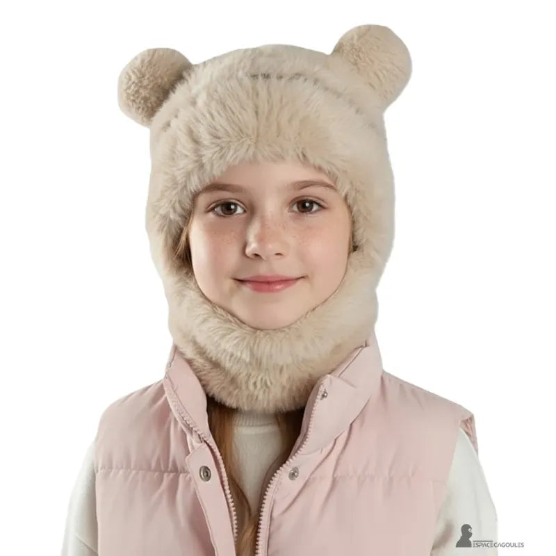 cagoule enfant fille â Petite fille portant une cagoule beige Ă oreilles dâours, visage dĂ©couvert, vĂȘtement rose clair, fond blanc, expression douce â Espace Cagoules