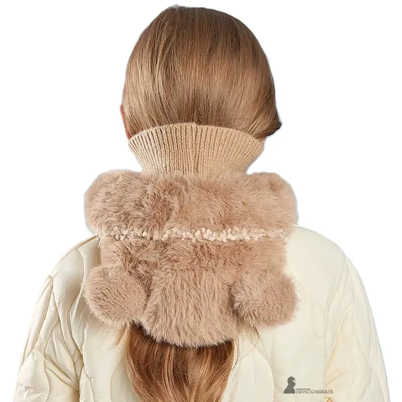 Rear view of a beige girl's balaclava with ears and stretchy mesh, covering the neck and nape of the neck â Espace Cagoules