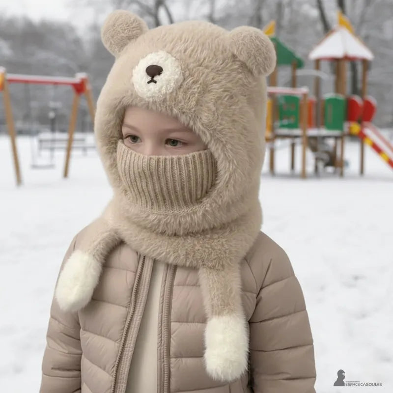 Full face balaclava for children with a raised face cover that covers the neck, worn by a child in a snowy environment - Espace Cagoules.
