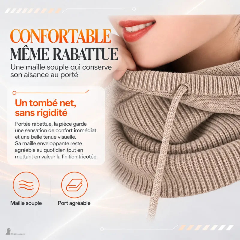 Gros plan sur une cagoule femme camel portée rabattue autour du cou, maille souple sans rigidité