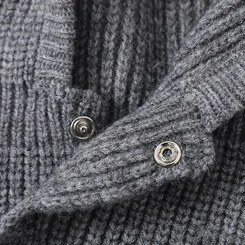 Cagoule Femme Grise zoomée sur la base du cou et l’intérieur du tissu en laine