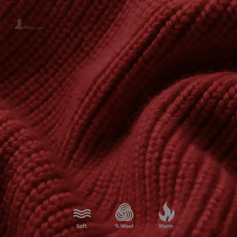 Vinröd vinterbalaclava för kvinnor, fokus pÄ den mjuka och varma stickade strukturen som Àr idealisk för vintern