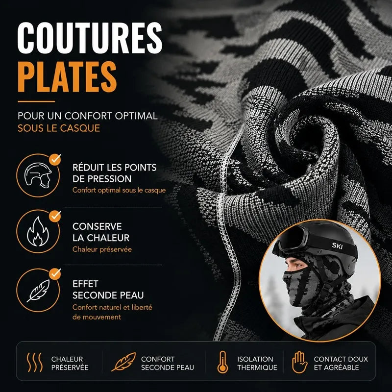 Cagoule fine sous casque de ski présentant ses coutures plates qui réduisent les points de pression sous le casque, avec skieur en encart - Espace Cagoules