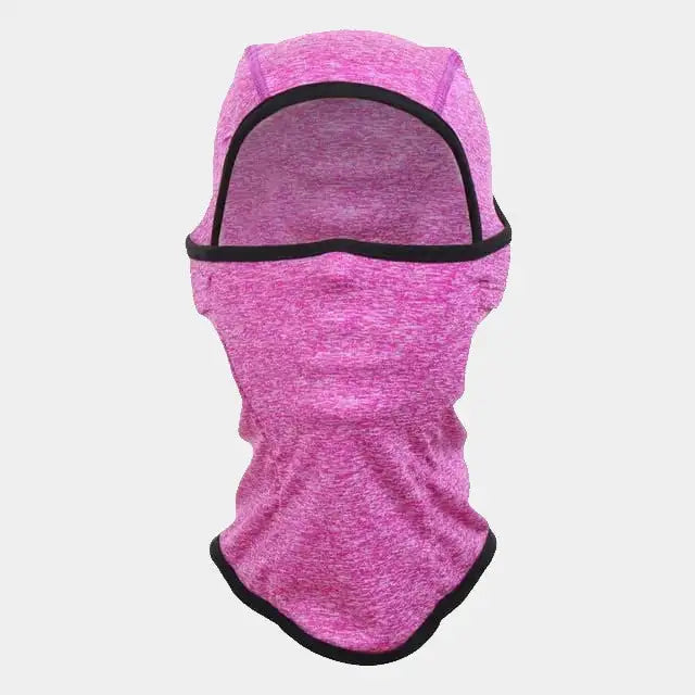Cagoule fine sous casque enfant rose montrée de face, avec ouverture pour les yeux et bordures noires contrastantes.
