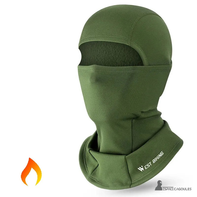 grüne Motorrad-Winter-Sturmhaube isoliert auf weißem Hintergrund mit West Biking-Logo