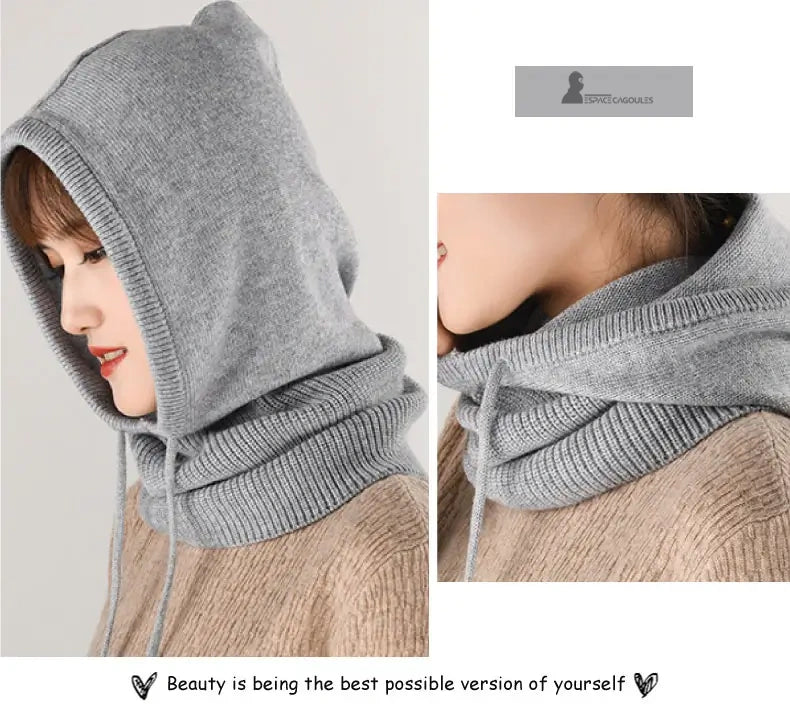 Cagoule laine femme gris clair vue de profil et de prÚs, capuche ajustée autour du cou