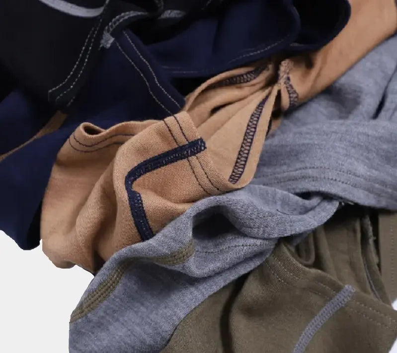 Cagoules en laine mérinos, illustrant la douceur et la qualité supérieure du matériau pour les motards.