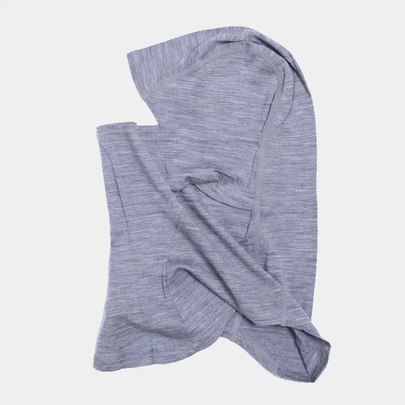 Cagoule en laine mérinos grise, pour motard, vue latérale gauche, avec design épuré, idéale comme solution pratique contre le froid.