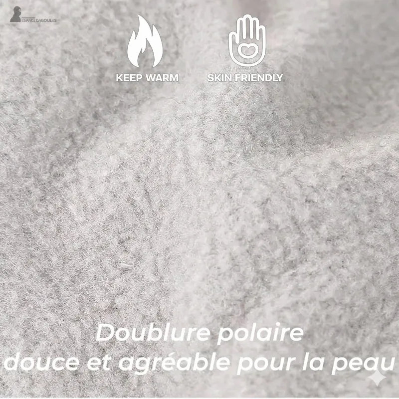 Dettaglio tessile della texture in pile ad alta densità che offre comfort sulla pelle e mantenimento del calore - Spazio Cappucci