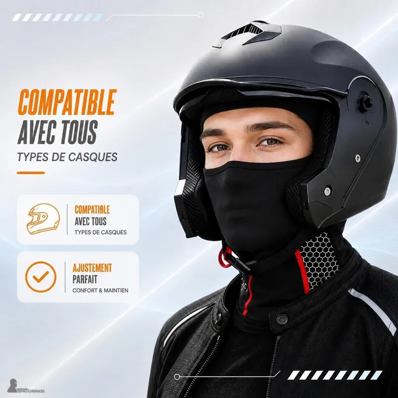 Cagoule moto anti-transpiration portée par un motard sous un casque jet pour illustrer la compatibilité tous casques - Espace Cagoules
