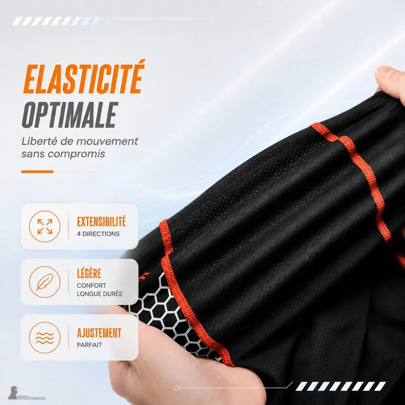 Cagoule moto anti-transpiration étirée entre deux mains pour montrer son extensibilité 4 directions - Espace Cagoules
